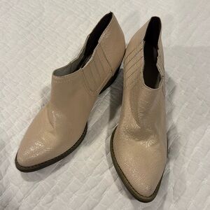 Henry Volatile cream leather ankle boots. Size 8.5